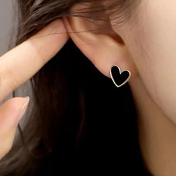 Jewelry - Black Heart Stud Earrings Golden